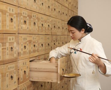 רפואה סינית מסורתית (TCM): מה זה, עקרונות ושיטות טיפול