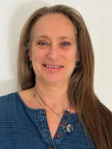 טובי דימנט יוגה-תרפיסטית ומייסדת מרחב הבריאות אש"ד